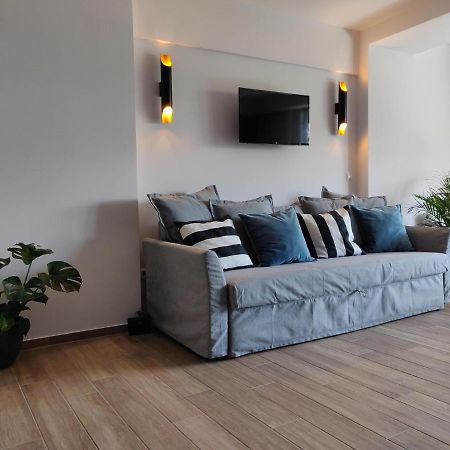 אתונה Sunny New Lovely Apartment 60 Meters From The Metro מראה חיצוני תמונה