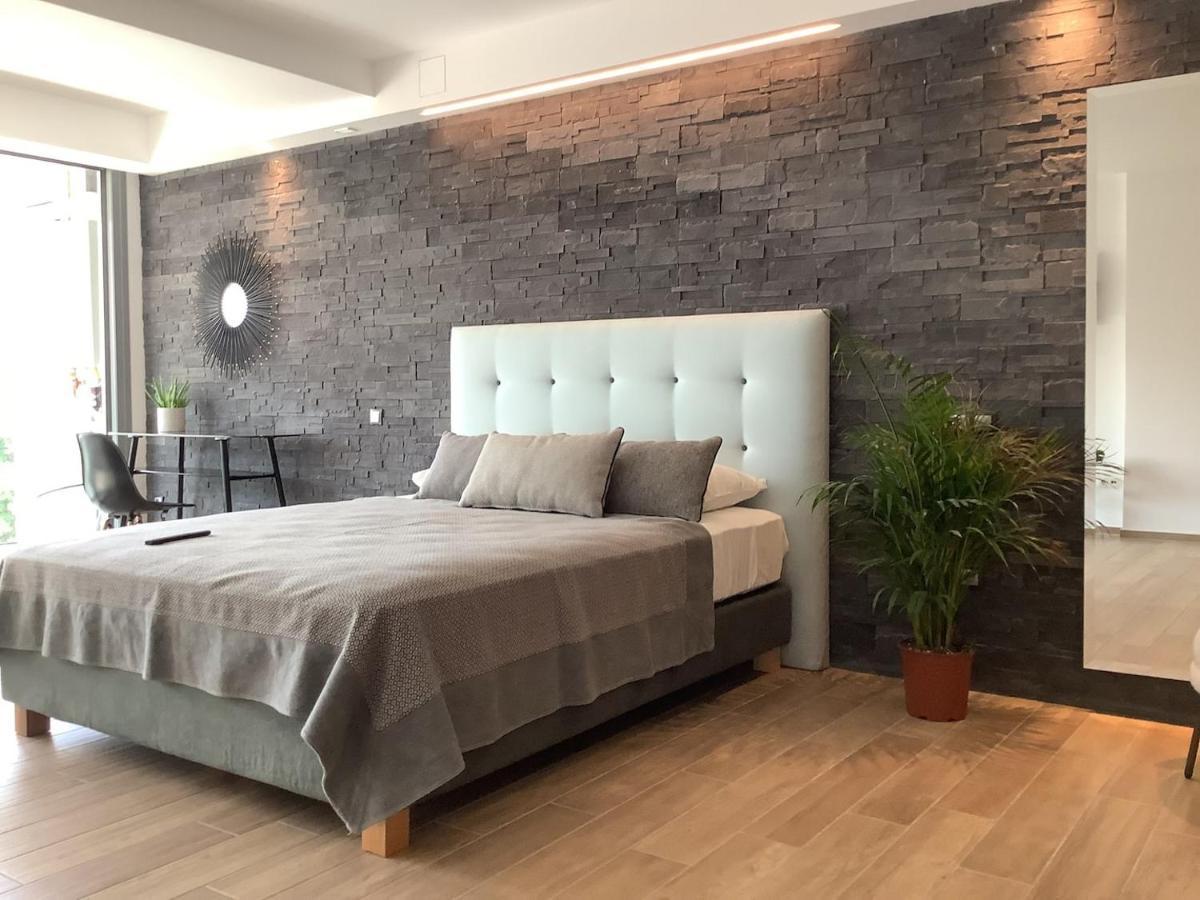 אתונה Sunny New Lovely Apartment 60 Meters From The Metro מראה חיצוני תמונה