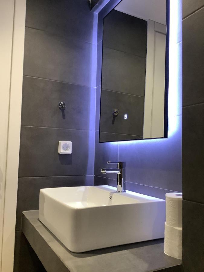 אתונה Sunny New Lovely Apartment 60 Meters From The Metro מראה חיצוני תמונה