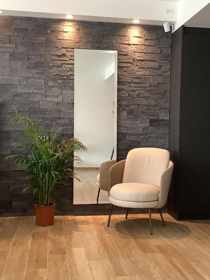 אתונה Sunny New Lovely Apartment 60 Meters From The Metro מראה חיצוני תמונה